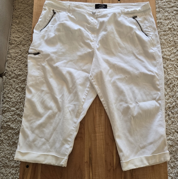 Pennington white capri - Picture 1 of 7